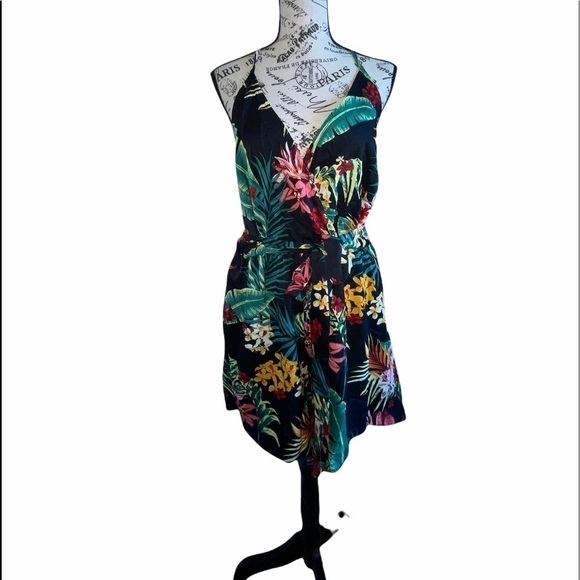 SHEIN faux wrap shorts romper. Size 2X - Picture 1 of 6